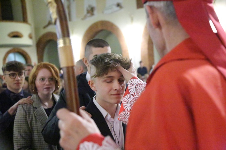 Bierzmowanie młodych z parafii kolejowej