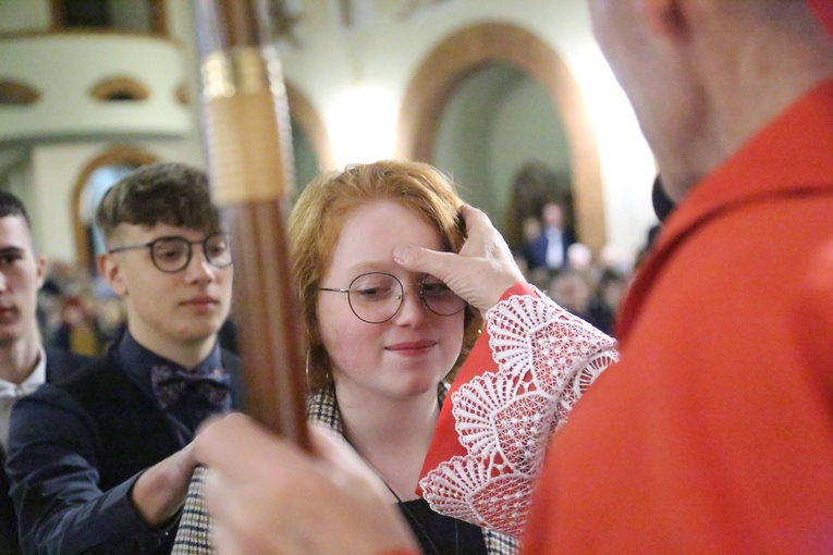 Bierzmowanie młodych z parafii kolejowej