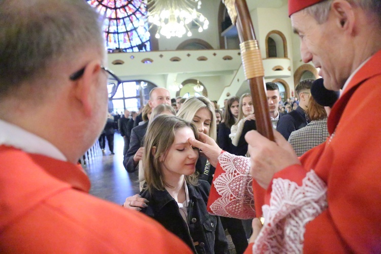 Bierzmowanie młodych z parafii kolejowej