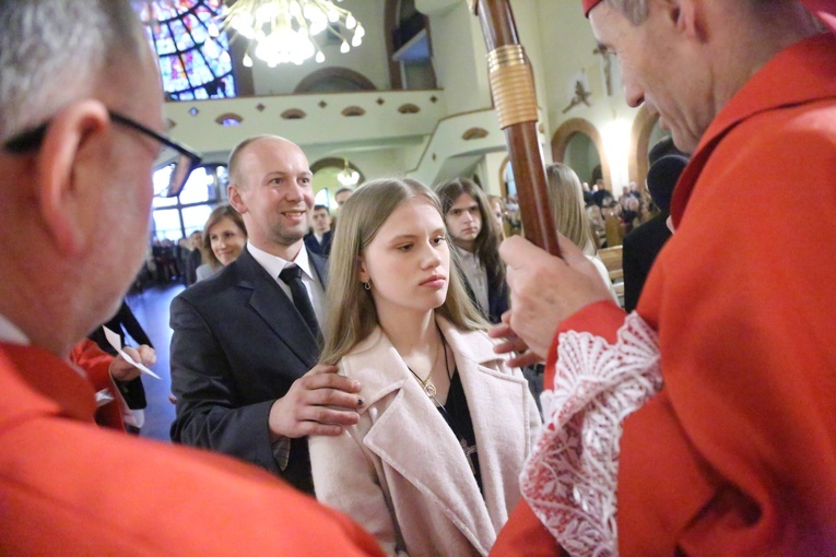 Bierzmowanie młodych z parafii kolejowej