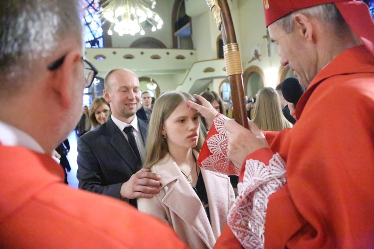 Bierzmowanie młodych z parafii kolejowej