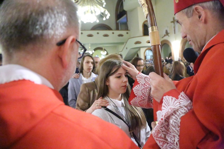 Bierzmowanie młodych z parafii kolejowej