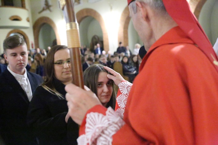 Bierzmowanie młodych z parafii kolejowej