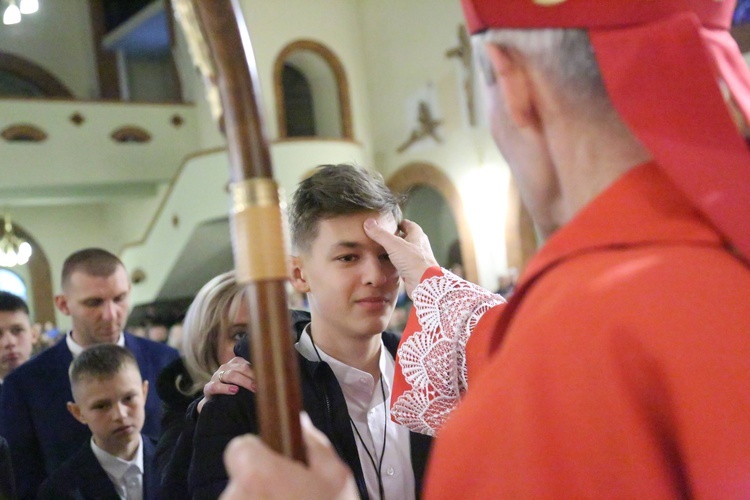 Bierzmowanie młodych z parafii kolejowej