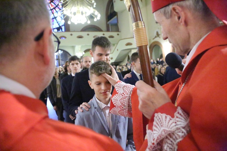 Bierzmowanie młodych z parafii kolejowej