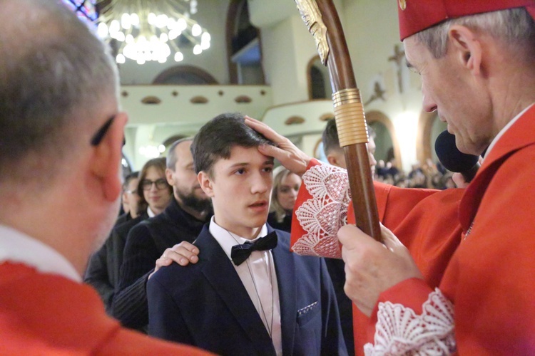 Bierzmowanie młodych z parafii kolejowej