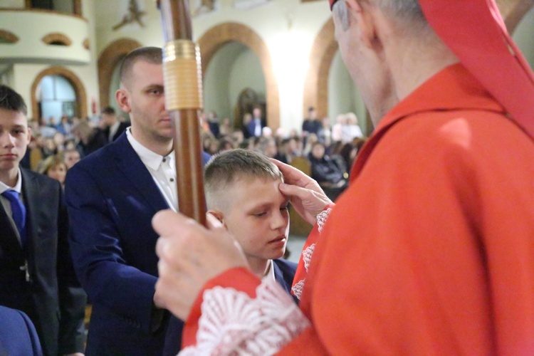 Bierzmowanie młodych z parafii kolejowej