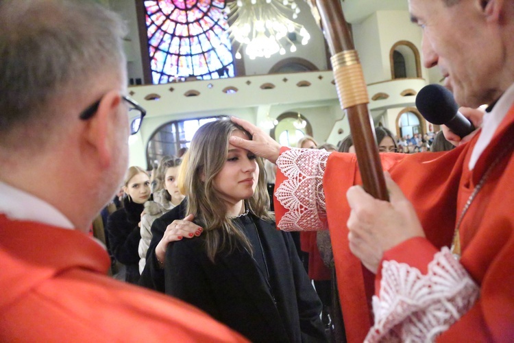 Bierzmowanie młodych z parafii kolejowej