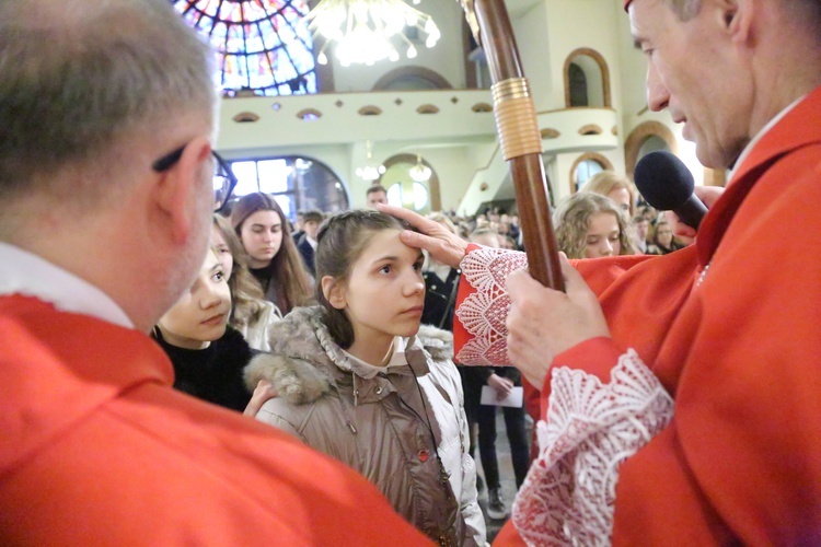 Bierzmowanie młodych z parafii kolejowej