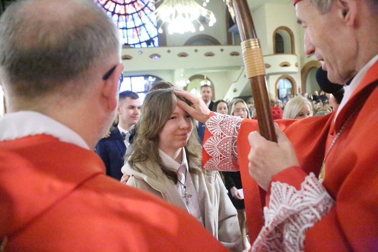 Bierzmowanie młodych z parafii kolejowej