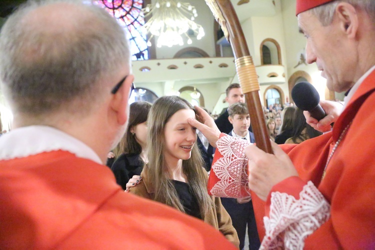 Bierzmowanie młodych z parafii kolejowej