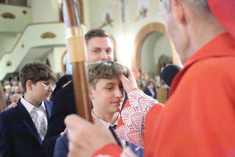 Bierzmowanie młodych z parafii kolejowej