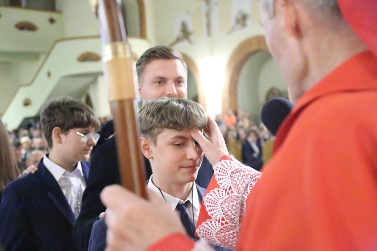 Bierzmowanie młodych z parafii kolejowej