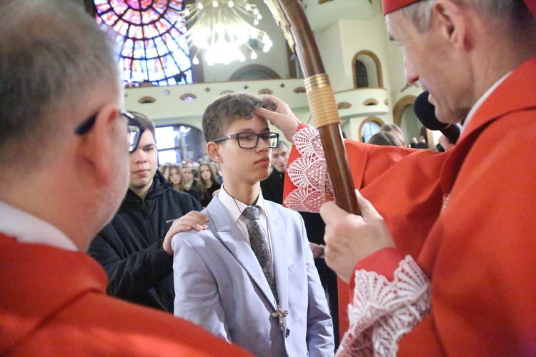 Bierzmowanie młodych z parafii kolejowej