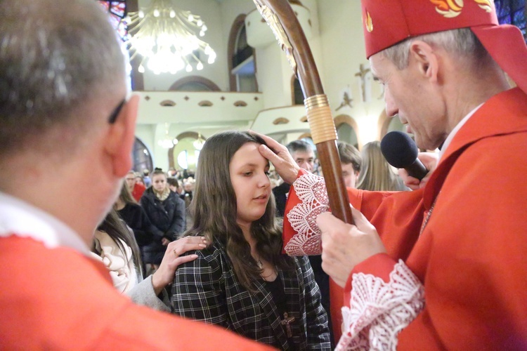 Bierzmowanie młodych z parafii kolejowej