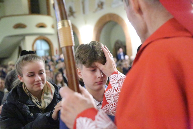 Bierzmowanie młodych z parafii kolejowej