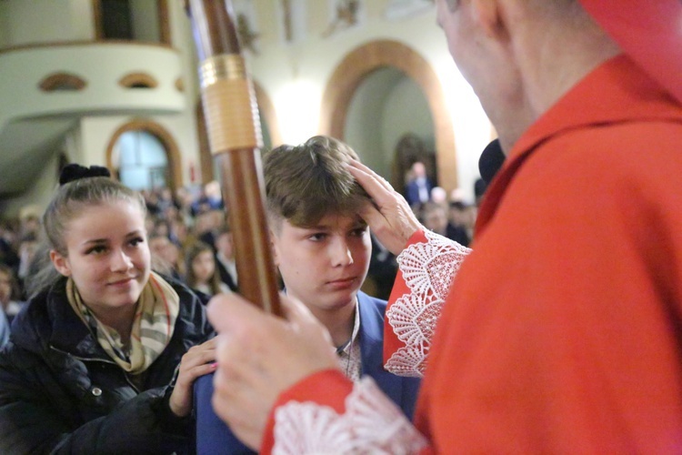 Bierzmowanie młodych z parafii kolejowej