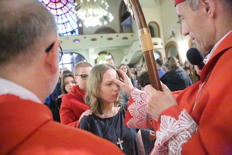 Bierzmowanie młodych z parafii kolejowej