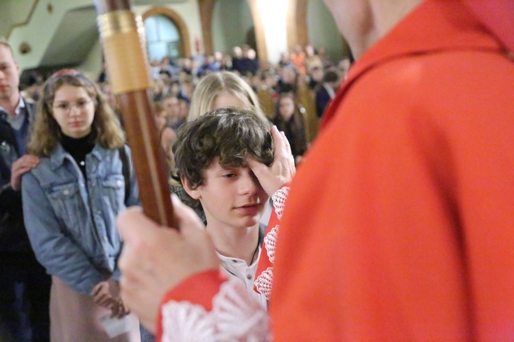 Bierzmowanie młodych z parafii kolejowej