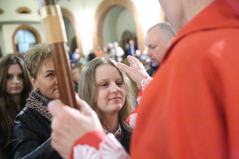 Bierzmowanie młodych z parafii kolejowej