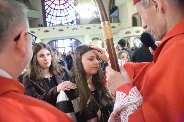 Bierzmowanie młodych z parafii kolejowej