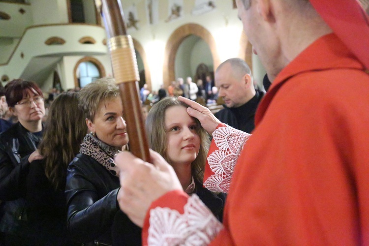 Bierzmowanie młodych z parafii kolejowej