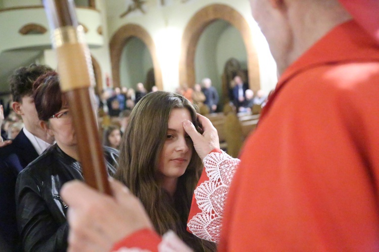 Bierzmowanie młodych z parafii kolejowej