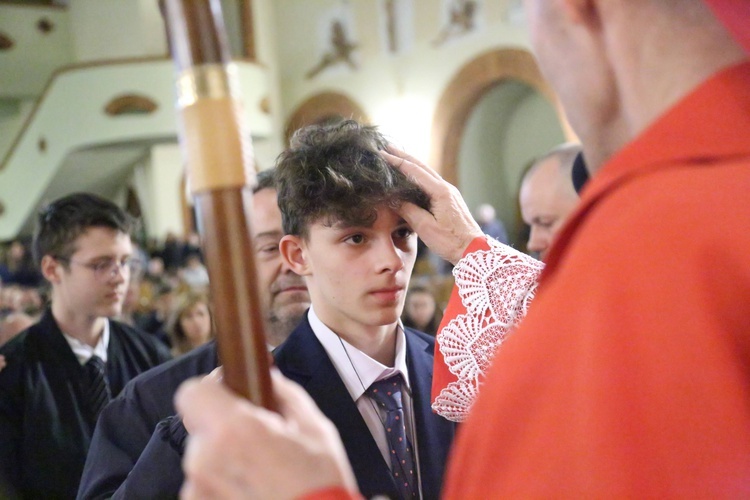 Bierzmowanie młodych z parafii kolejowej