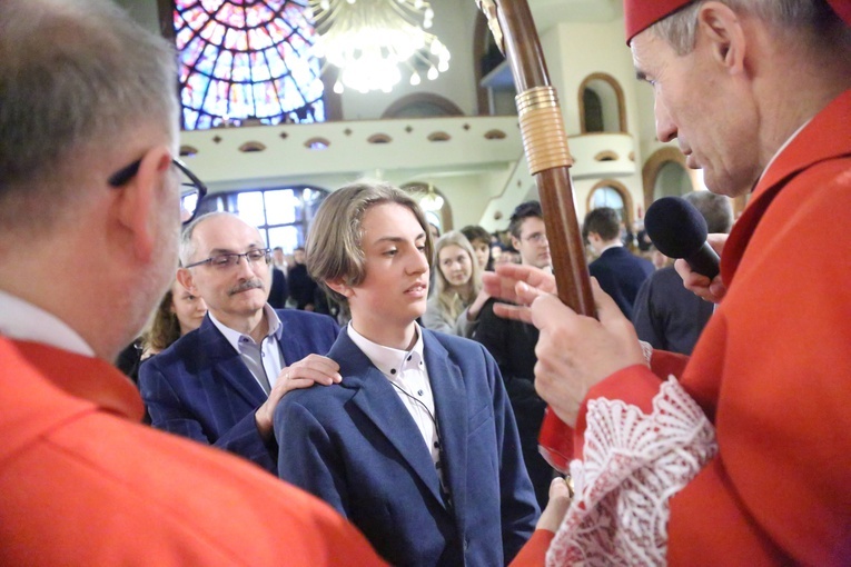 Bierzmowanie młodych z parafii kolejowej