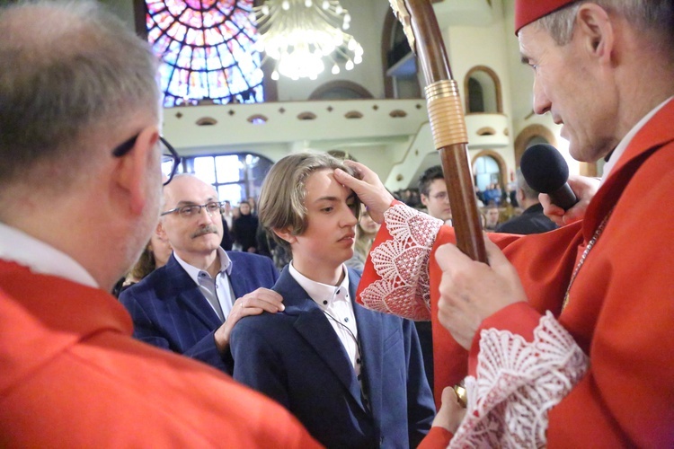 Bierzmowanie młodych z parafii kolejowej