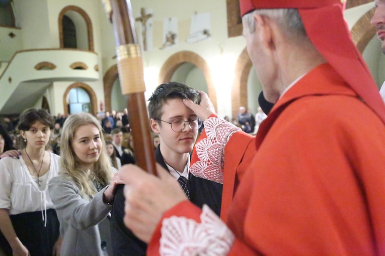 Bierzmowanie młodych z parafii kolejowej