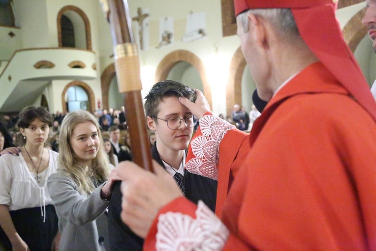 Bierzmowanie młodych z parafii kolejowej