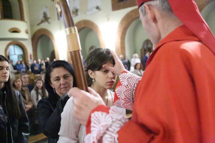 Bierzmowanie młodych z parafii kolejowej