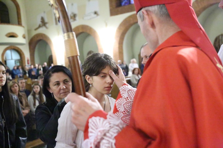 Bierzmowanie młodych z parafii kolejowej