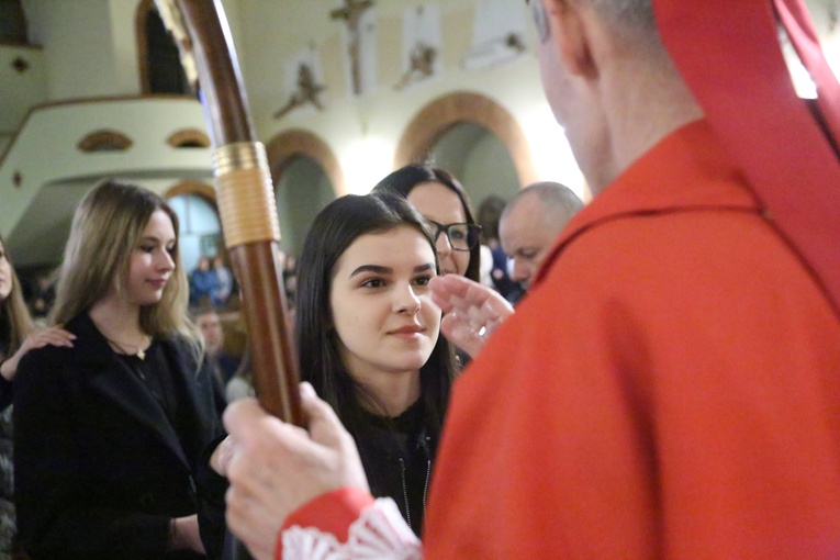 Bierzmowanie młodych z parafii kolejowej