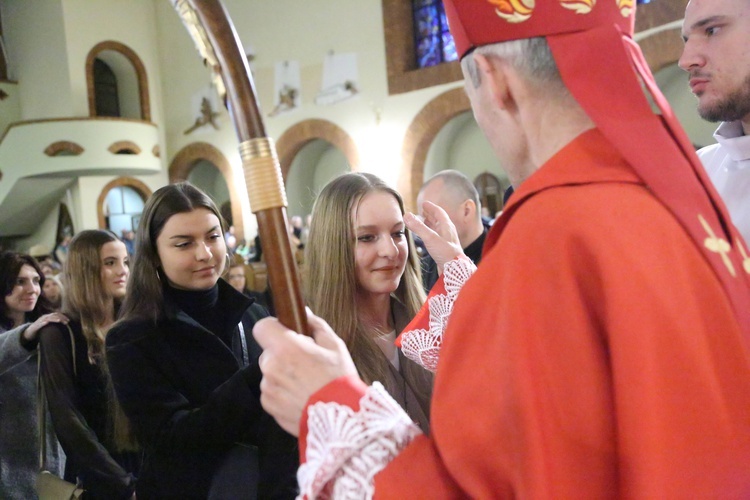Bierzmowanie młodych z parafii kolejowej