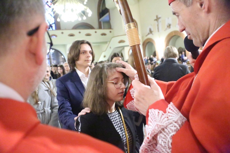 Bierzmowanie młodych z parafii kolejowej