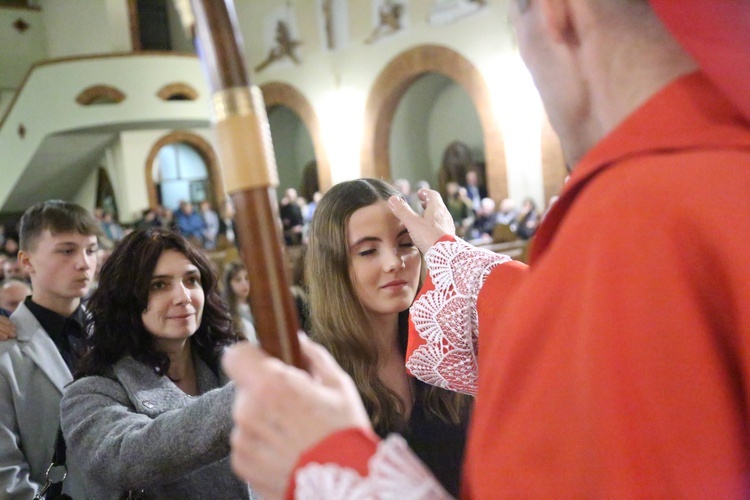Bierzmowanie młodych z parafii kolejowej