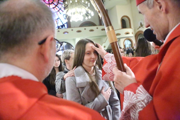 Bierzmowanie młodych z parafii kolejowej