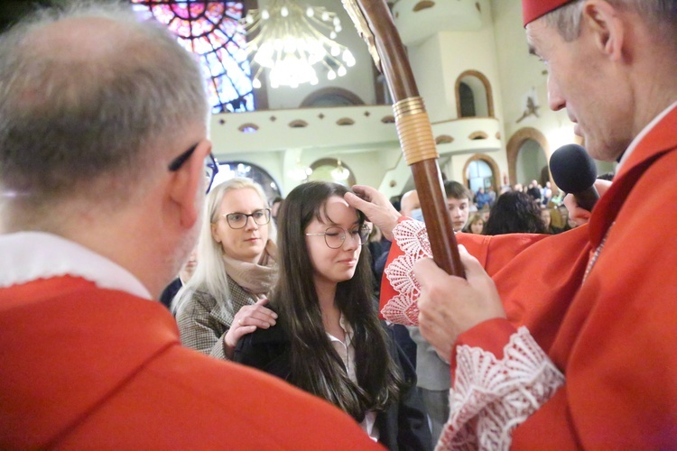 Bierzmowanie młodych z parafii kolejowej