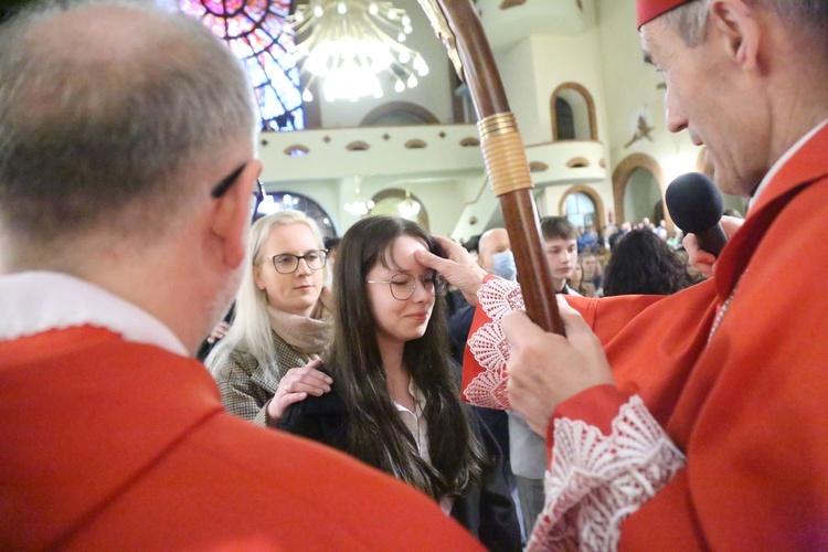 Bierzmowanie młodych z parafii kolejowej