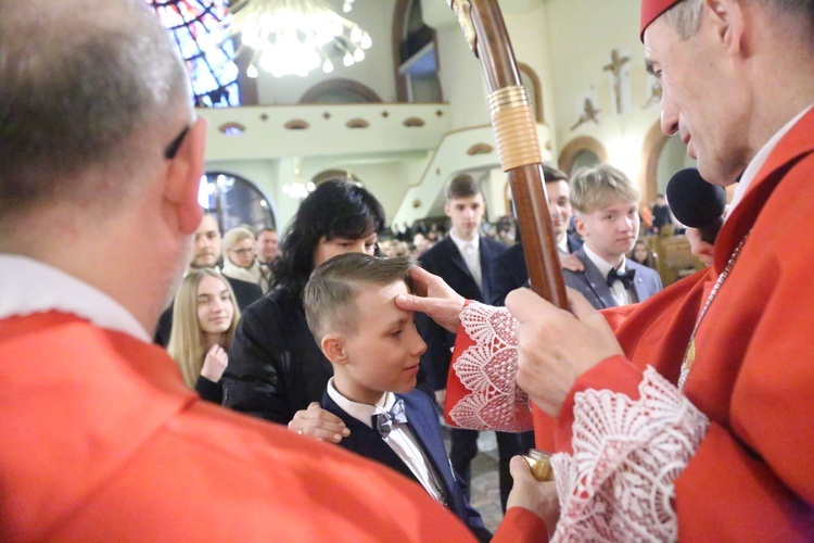 Bierzmowanie młodych z parafii kolejowej