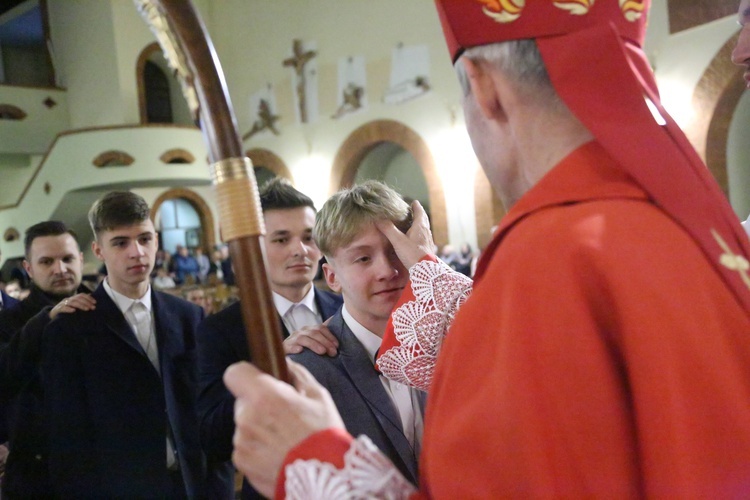 Bierzmowanie młodych z parafii kolejowej