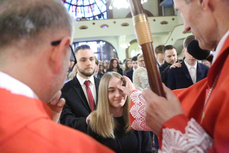 Bierzmowanie młodych z parafii kolejowej