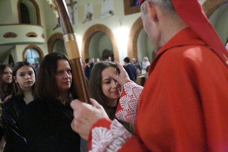 Bierzmowanie młodych z parafii kolejowej