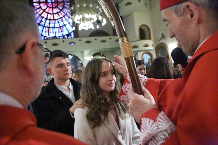 Bierzmowanie młodych z parafii kolejowej