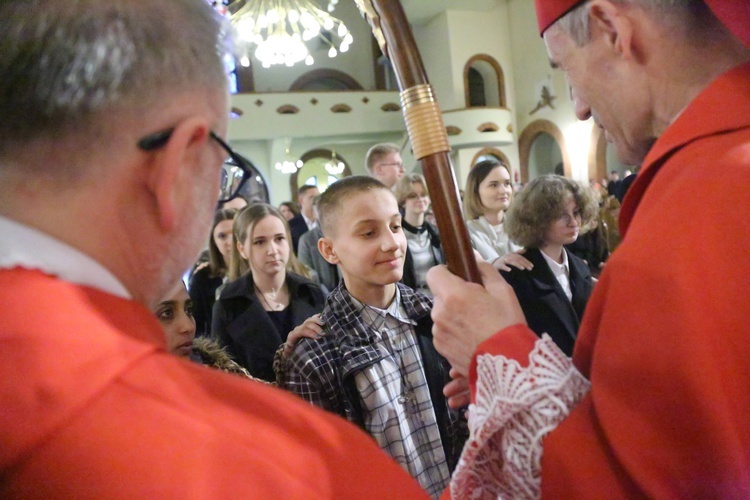 Bierzmowanie młodych z parafii kolejowej