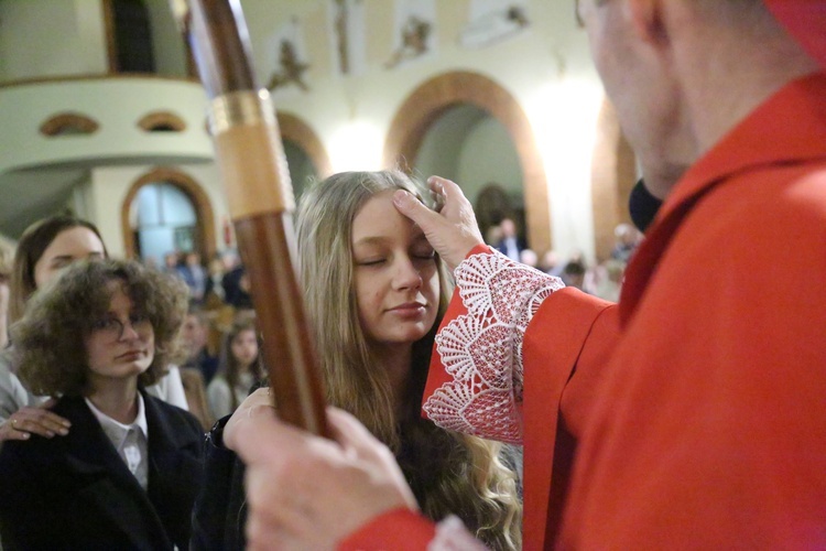 Bierzmowanie młodych z parafii kolejowej