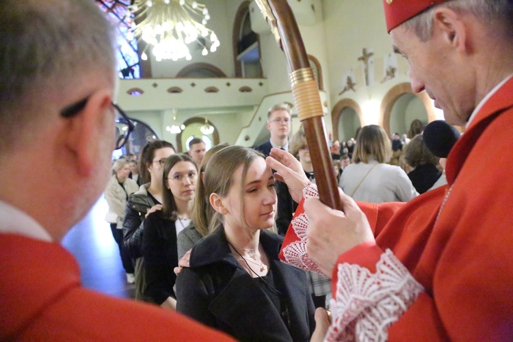 Bierzmowanie młodych z parafii kolejowej