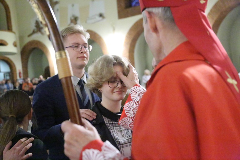 Bierzmowanie młodych z parafii kolejowej